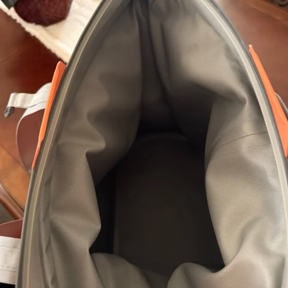 YETI Limited Edition Hopper Coral and Grey - Picture 3 of 5